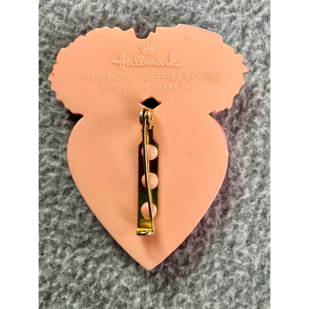 Vintage Hallmark Raggedy Ann Andy Heart Pin Brooch Bobbs Merrill Plastic Red 70s